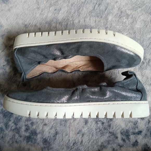 Vionic Gray Flats - Picture 7 of 11